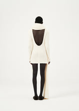 Load image into Gallery viewer, AW23 KNITWEAR 18 SCARF CREAM
