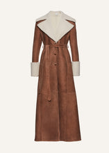 Load image into Gallery viewer, AW23 LEATHER 09 SHEARLING COAT BEIGE
