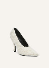 Load image into Gallery viewer, AW25 PUMPS CREAM LOOM
