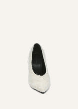 Load image into Gallery viewer, AW25 PUMPS CREAM LOOM
