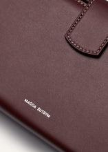 Load image into Gallery viewer, PF24 APOLONIA BAG BURGUNDY LEATHER
