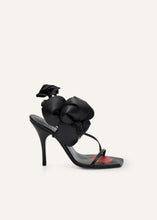 Load image into Gallery viewer, PF24 SANDALS BLACK FLOWER BLACK
