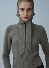 Load image into Gallery viewer, PF25 KNITWEAR 01 SCARF BEIGE
