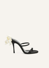 Load image into Gallery viewer, PF25 SANDALS SATIN CREAM FLOWER
