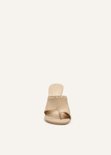 Load image into Gallery viewer, PF25 THONG SANDALS LEATHER NUDE
