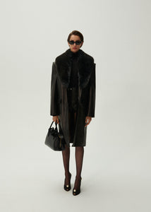 Oversized classic midi coat in black leather with faux fur