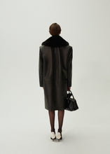 Load image into Gallery viewer, Oversized classic midi coat in black leather with faux fur
