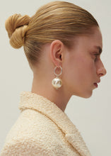 Load image into Gallery viewer, RE24 EARRINGS 14 WHITE
