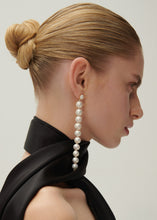 Load image into Gallery viewer, RE24 EARRINGS 17 WHITE
