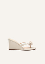 Load image into Gallery viewer, RE24 WEDGE SANDALS LEATHER CREAM
