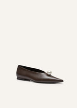 Load image into Gallery viewer, RE25 BALLET FLATS BROWN
