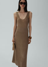 Load image into Gallery viewer, RE25 KNITWEAR 15 DRESS BROWN
