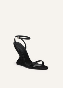 RE25 WEDGE SANDALS PONY BLACK