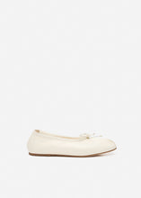 Load image into Gallery viewer, RE26 BALLET FLATS CREAM LEATHER
