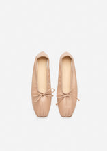 Load image into Gallery viewer, RE26 BALLET FLATS NUDE LEATHER
