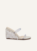 Load image into Gallery viewer, SS24 WEDGE SANDALS PEARLS
