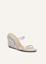 Load image into Gallery viewer, SS24 WEDGE SANDALS PEARLS
