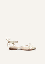 Load image into Gallery viewer, SS24 WRAP AROUND FLATS PEARLS GOLD
