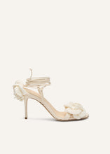 Load image into Gallery viewer, Leather flower sandals in cream
