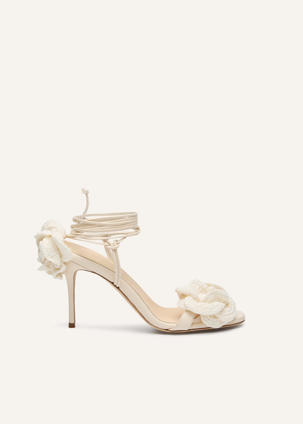Leather flower sandals in cream