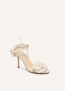 Leather flower sandals in cream