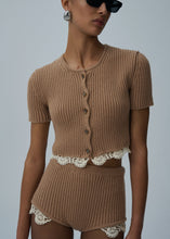 Load image into Gallery viewer, SS25 KNITWEAR 08 SHORTS CARAMEL
