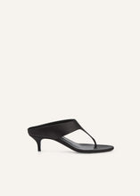 Load image into Gallery viewer, SS25 THONG HEEL SANDALS BLACK
