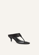 Load image into Gallery viewer, SS25 THONG HEEL SANDALS BLACK
