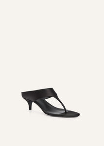 SS25 THONG HEEL SANDALS BLACK