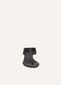 SS25 THONG HEEL SANDALS BLACK