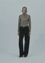Load and play video in Gallery viewer, PF25 KNITWEAR 01 SCARF BEIGE
