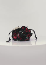 Load and play video in Gallery viewer, Pearl Magda bag in black floral print
