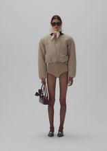 Load and play video in Gallery viewer, RE25 JACKET 02 BEIGE
