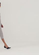Load and play video in Gallery viewer, Capri wool pants in grey
