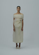 Load and play video in Gallery viewer, Floral organza midi skirt in beige
