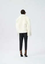 Load image into Gallery viewer, AW22 COAT FAUX FUR 03 WHITE
