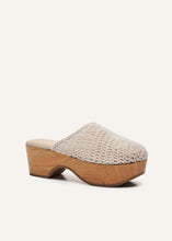 Load image into Gallery viewer, RE22 CLOSED CLOG IVORY CROCHET
