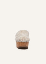 Load image into Gallery viewer, RE22 CLOSED CLOG IVORY CROCHET
