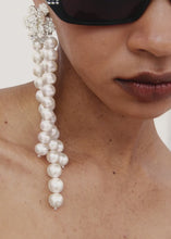 Load and play video in Gallery viewer, Crystal flower pearl drop earrings
